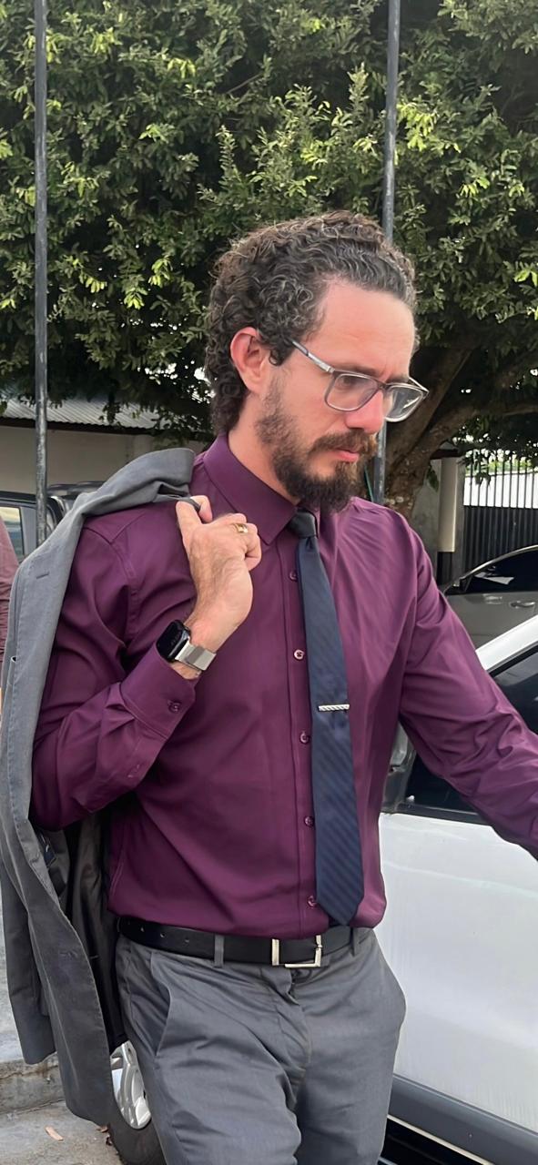 Dr. Kaio Vinicius em traje social